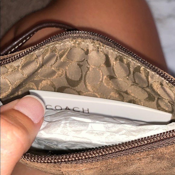 Brown coach wristlet - Picture 3 of 3